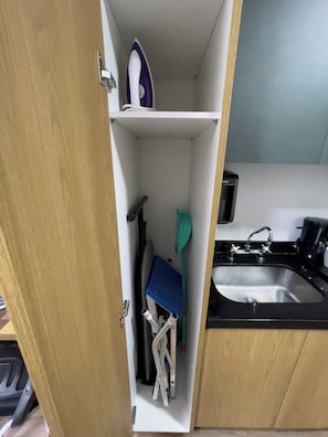 Studio | 1 bedroom, blackout drapes, iron/ironing board, free WiFi