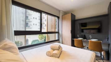 Estúdio | Cortinas blackout, ferros/tábuas de passar roupa, Wi-Fi de cortesia