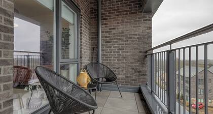 Modern 2BD Apt w/ Balcony and Parking - Near London