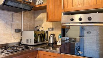 Standard Apartment, 2 Bedrooms, Sea View | Private kitchen