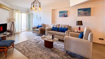 Standard Apartment, 2 Bedrooms, Sea View | Living area