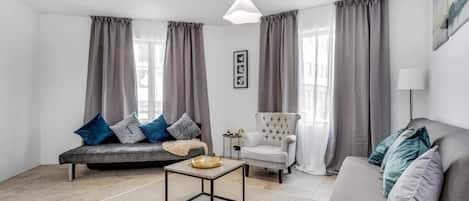 Apartamento superluxo, sacada, vista para a cidade | Área de estar