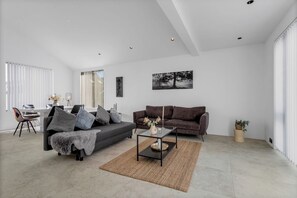 Luxury Apartment | Living area - Reykjavik Luxury Hotel Apartment KARTULI (Reykjavík)