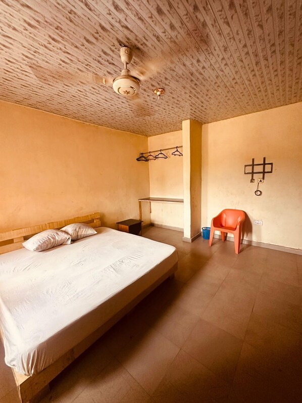 Bureau, espace de travail pour ordinateur portable