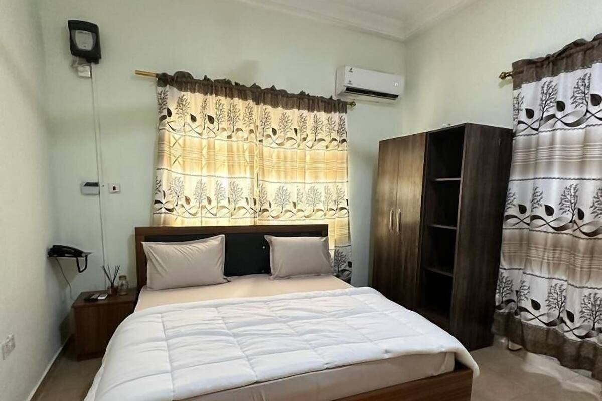 Classic-Apartment, Stadtblick | Badezimmer | Handtücher, Seife, Shampoo, Toilettenpapier