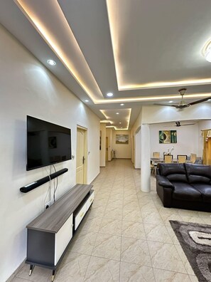 Classic-Apartment, Stadtblick | Wohnbereich