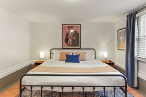 2 bedrooms, desk, iron/ironing board, WiFi
