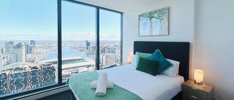 2 Schlafzimmer, Schreibtisch, Bügeleisen/Bügelbrett, Reisekinderbett