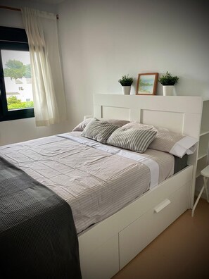 2 bedrooms, WiFi, bed sheets