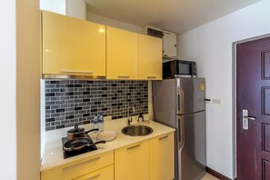 Condo, 1 Bedroom, Private Pool, City View | Interior