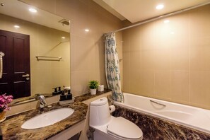 Condo, 1 Bedroom, Private Pool, City View | Bathroom