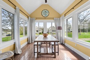 Dining - The Cottontail - 6 Meadow View (Prince Edward)