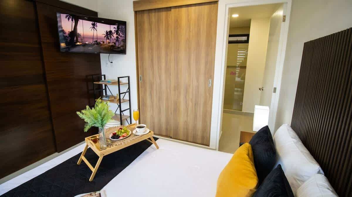 Silitysrauta/-lauta, vauvan matkasänky, Wi-Fi, vuodevaatteet