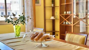 Free daily buffet breakfast