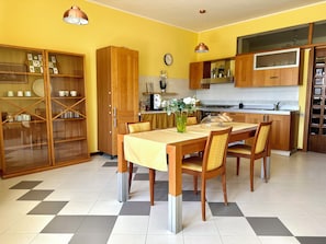 Fridge, microwave - B&B Holiday (Torre Annunziata)