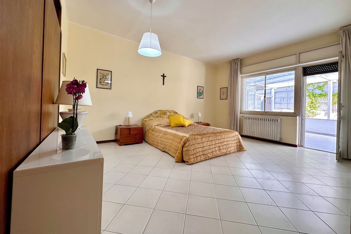 Familien-Dreibettzimmer, Blick auf den Innenhof