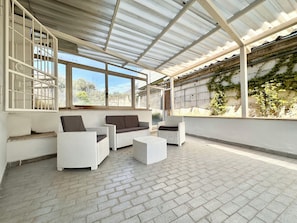 Family Triple Room, Courtyard View | Terrace/patio - B&B Holiday (Torre Annunziata)