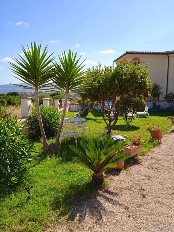 Garden - Lollis Corner La Muddizza (Valledoria)