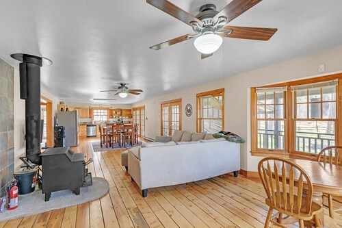 Charming Country 4br Retreat With Riverfront Views 4 Bedroom Cabin