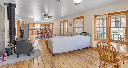 Charming Country 4br Retreat With Riverfront Views 4 Bedroom Cabin