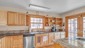 Kabin, 4 kamar tidur | Dapur pribadi | Lemari es, oven, mesin pembuat kopi/teh, dan pemanggang roti