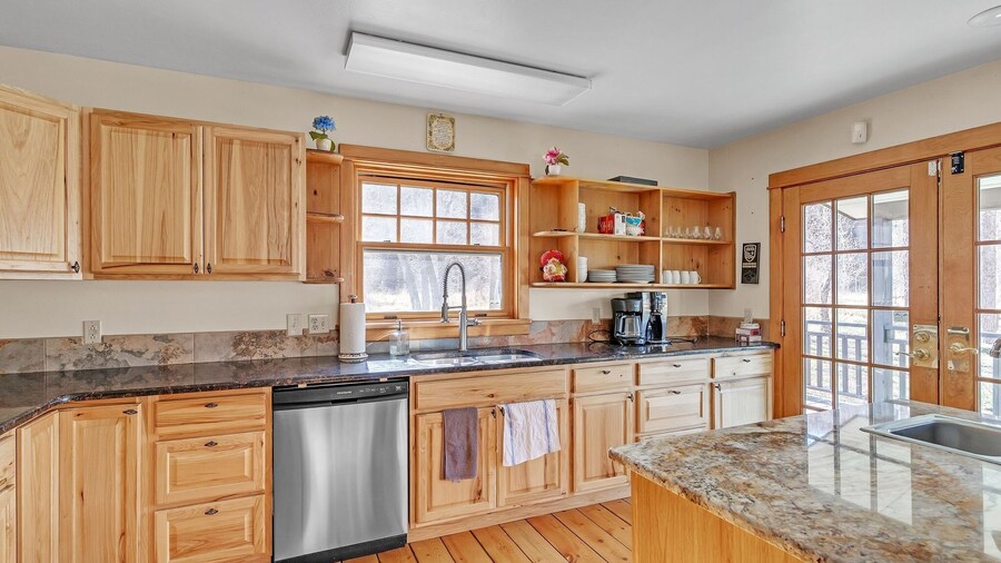 Charming Country 4br Retreat With Riverfront Views 4 Bedroom Cabin