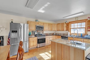 Cabaña, 4 habitaciones | Cocina privada | Frigorífico, horno, cafetera o tetera y tostadora