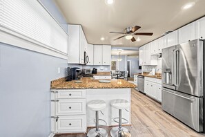 Ferienhaus, 3 Schlafzimmer | Eigene Küche | Kühlschrank, Ofen, Wasserkocher mit Kaffee-/Teezubehör, Toaster