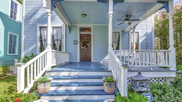 Talo, 4 makuuhuonetta | Yksityiskohta ulkoa