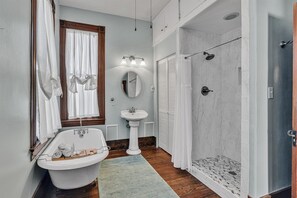 House, 4 Bedrooms | Bathroom | Towels, shampoo - Historic Elegance 3 Bedroom Home (Galveston)