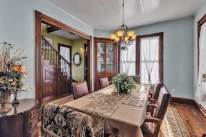 House, 4 Bedrooms | Dining