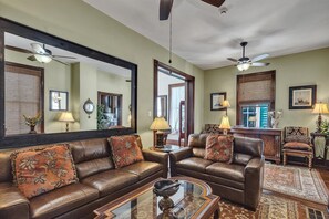 Maison, 4 chambres | Intérieur