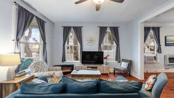 Talo, 4 makuuhuonetta | Oleskelualue | Älytelevisio