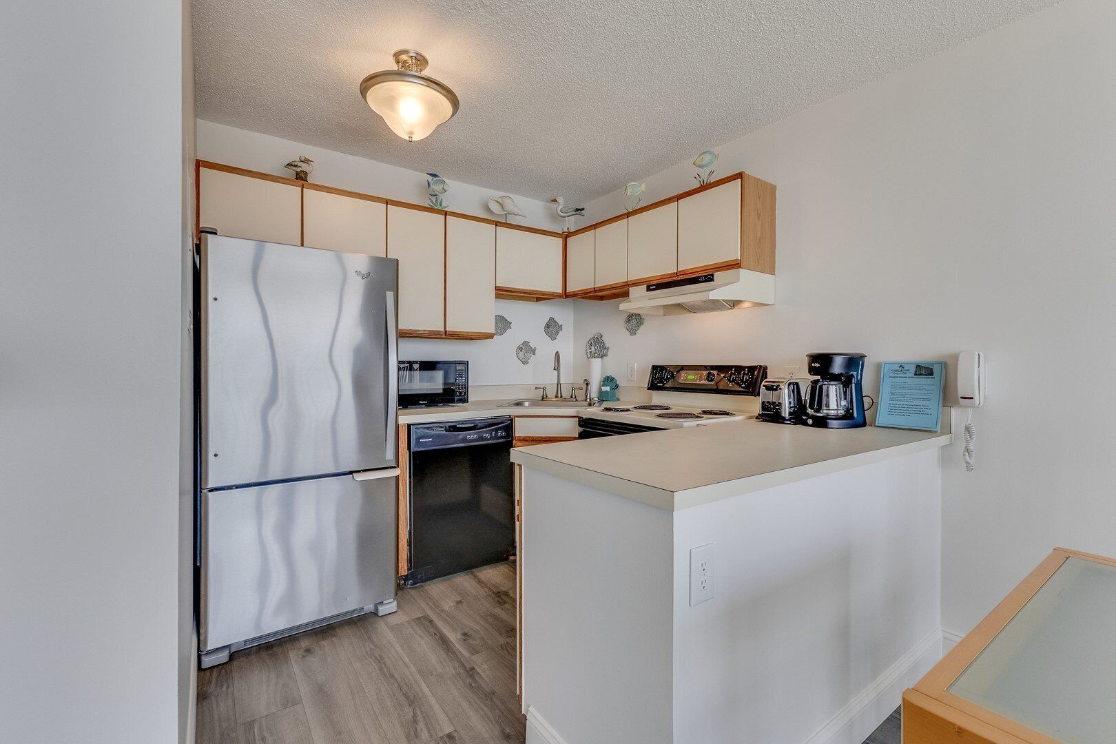 Condo, 1 Bedroom | Private kitchen | Fridge, oven, coffee/tea maker