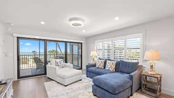 Condo, 2 Bedrooms | Living area