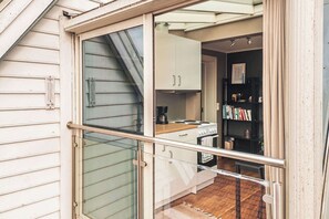 Interior - 50m to Bryggen I Studio I View I French Balcony (Bergen)