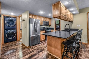 Maison, 3 chambres | Cuisine privée | Réfrigérateur, four, cafetière/bouilloire, grille-pain