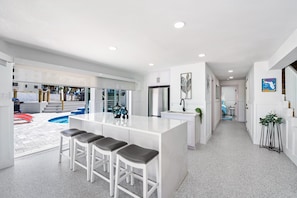 Interior - 🌊Bay Front with Private Pool and Tiki Bar-Bayview Beach House🌊 (Fort Myers Beach)
