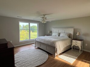 4 bedrooms, desk, iron/ironing board, free WiFi