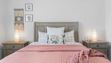 4 Schlafzimmer, Schreibtisch, BĂŒgeleisen/BĂŒgelbrett, Reisekinderbett