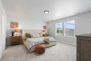 4 bedrooms, desk, iron/ironing board, travel crib