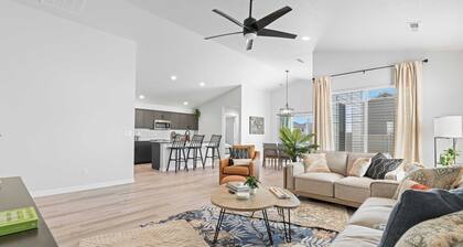 Spacious New 4BR - Single Level Home - Pool Access