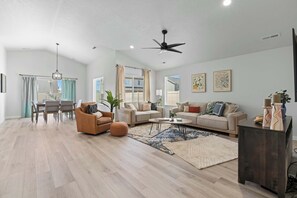 TV, video games, books, offices - Spacious New 4BR - Single Level Home - Pool Access (Meridian)