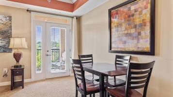 Family Condo, 1 Bedroom, Non Smoking | In-room dining