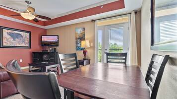 Family Condo, 1 Bedroom, Non Smoking | In-room dining