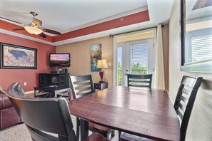 In-room dining - Pigeon River View Condos (Sevierville)