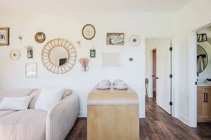 Interior - Walk2OldTown!  Modern Lux Private Carriage House (Bluffton)