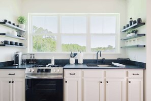 Fridge, stovetop, toaster, cookware/dishes/utensils - Walk2OldTown!  Modern Lux Private Carriage House (Bluffton)