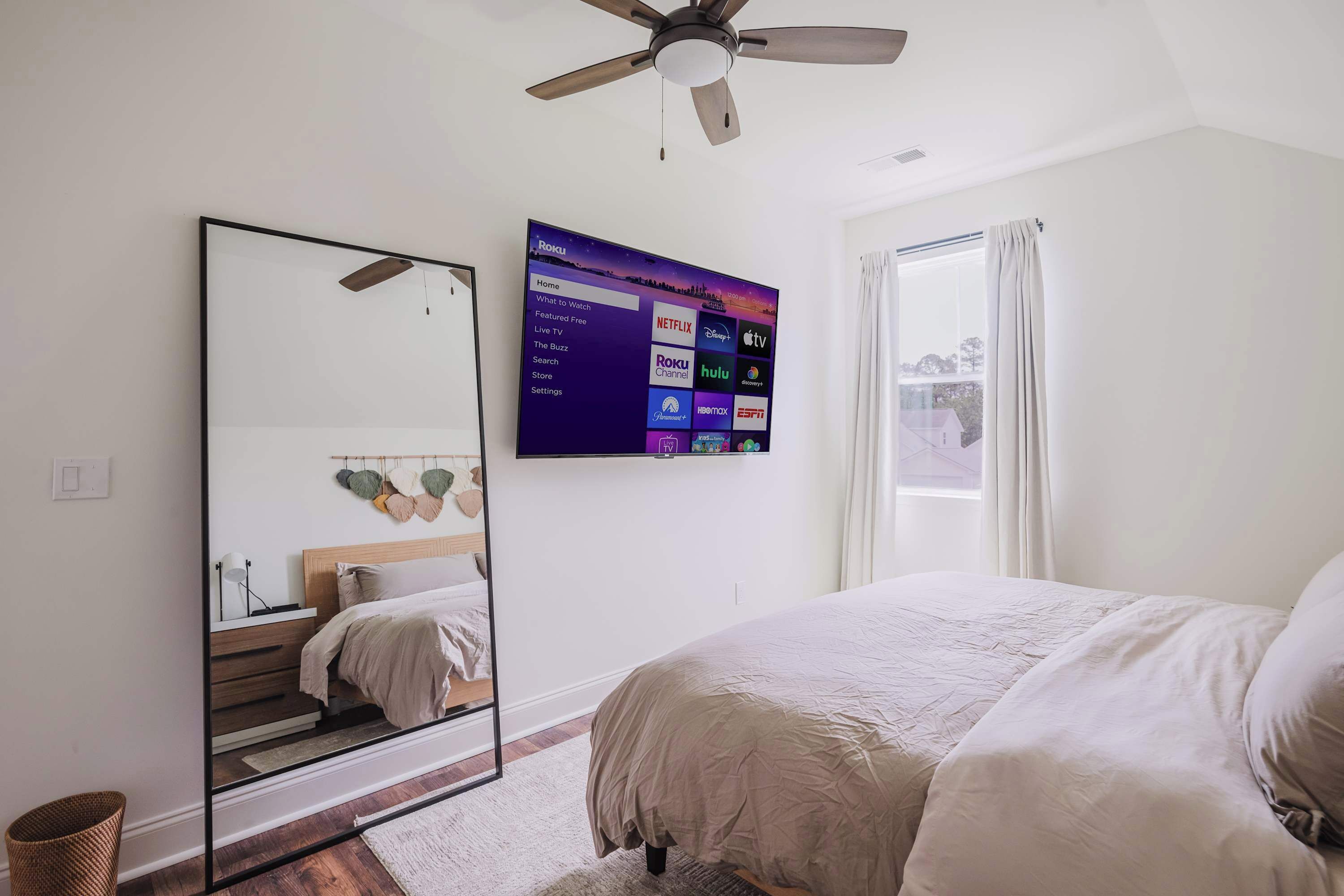 1 slaapkamer, een strijkplank/strijkijzer, wifi