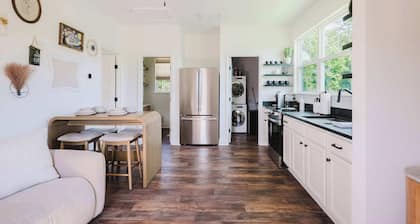 Walk2OldTown! Modern Lux Private Carriage House